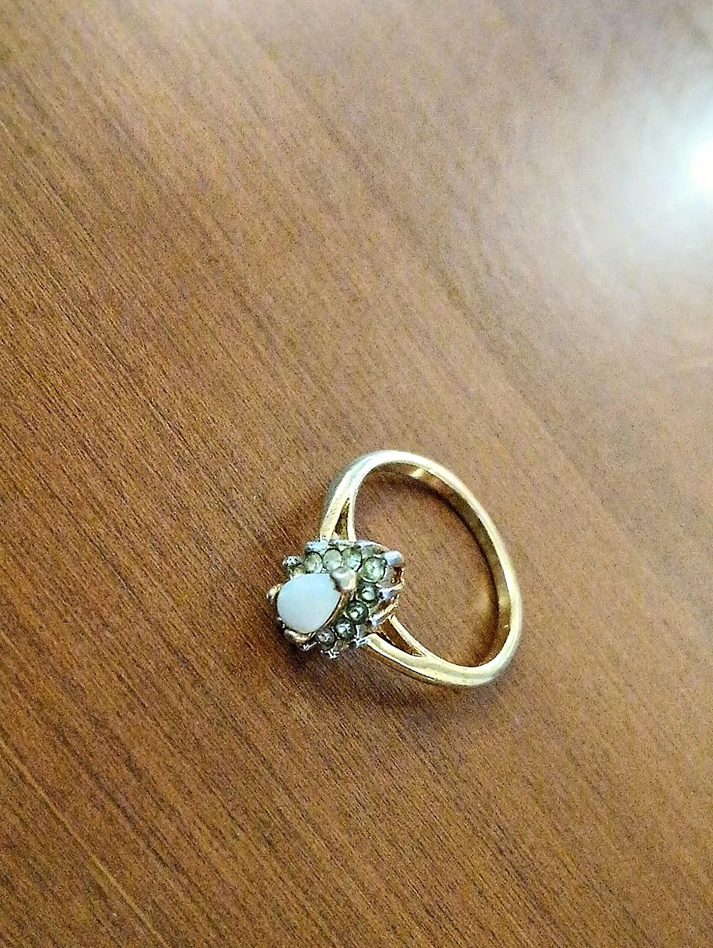 Vintage 18k HGE Gold Plated Teardrop Style Ring With Rhinestones Size 8